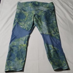 Under Armour crops size XL